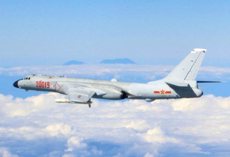 Hình ảnh được cho là máy bay ném bom H-6 vào rất gần đảo Đài Loan (Ảnh: Đa Chiều).