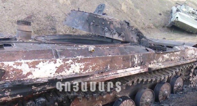 Chiến xa của Azerbaijan bị Armenia phá hủy (Ảnh: Sohu).