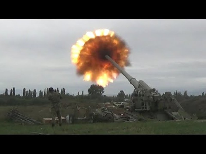 Pháo binh Armenia bắn phá (Ảnh: Sohu).