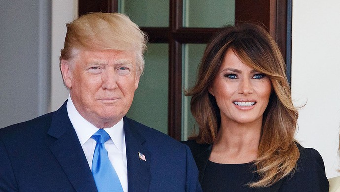 Ông Trump và vợ phải cách ly vào thời điểm cuộc tranh cử đang diễn ra gay cấn (Ảnh: Shangbao).