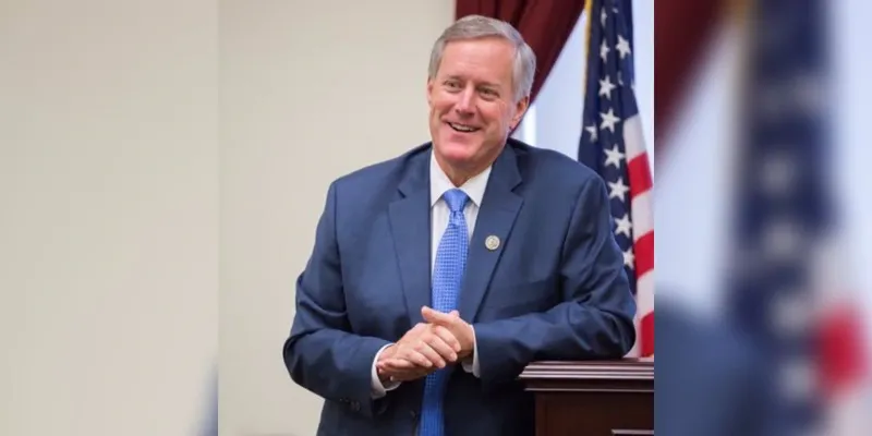 Chánh văn phòng Nhà Trắng Mark Meadows gây rắc rối khi đưa ra thông tin trái ngược về tình hình sức khỏe của ông Trump (Ảnh: Twitter). Chánh văn phòng Nhà Trắng Mark Meadows gây rắc rối khi đưa ra thông tin trái ngược về tình hình sức khỏe của ông Trump (Ảnh: Twitter).
