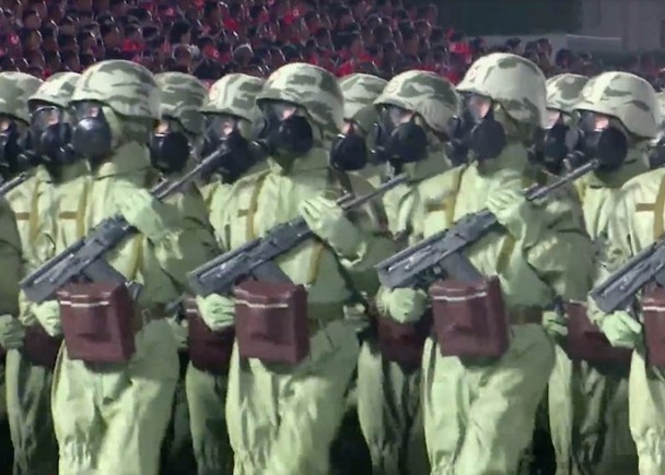 Lính hóa học tham gia diễu binh (Ảnh: Dongfang). Lính hóa học tham gia diễu binh (Ảnh: Dongfang).