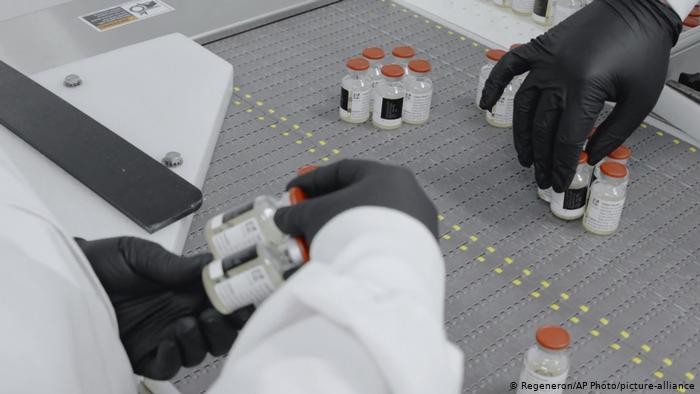 Regeneron Pharmaceuticals đã thử nghiệm hiệu quả của các kháng thể có nguồn gốc từ tế bào mô thai nhi bị phá bỏ (Ảnh: Deutsche Wells) Regeneron Pharmaceuticals đã thử nghiệm hiệu quả của các kháng thể có nguồn gốc từ tế bào mô thai nhi bị phá bỏ (Ảnh: Deutsche Wells)