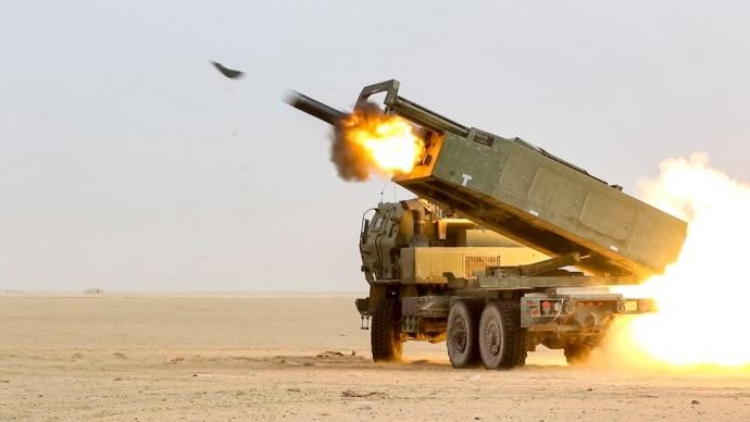 Dàn phóng tên lửa đa năng cơ động cao HIMARS (Ảnh: Dongfang).