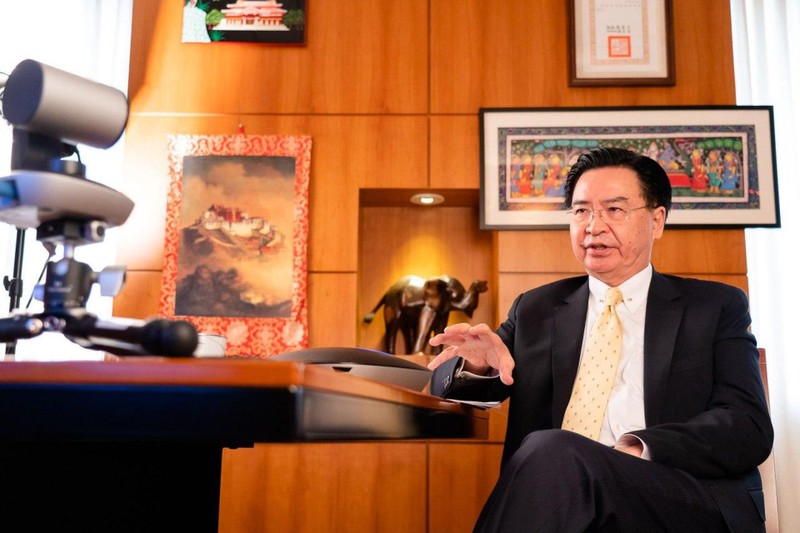 Ngày 15/10, Bộ trưởng Ngoại giao Đài Loan trả lời phỏng vấn của Đài truyền hình India Today khiến Trung Quốc nổi giận (Ảnh: Dwnews).