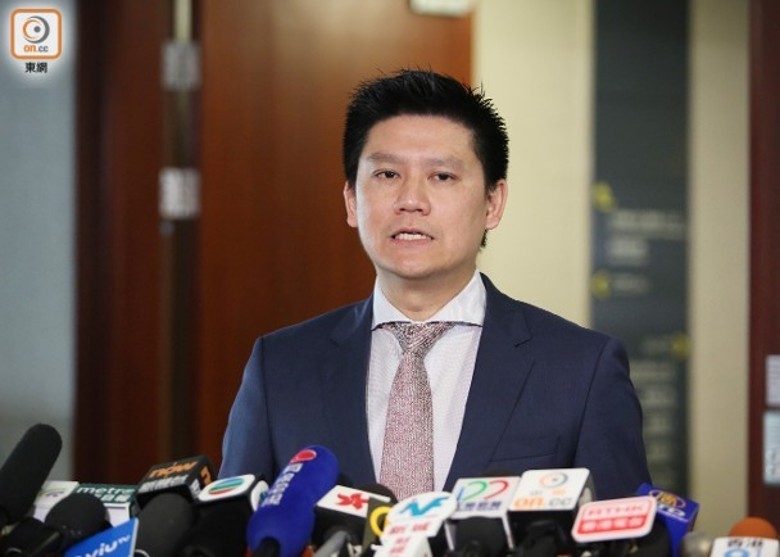 Nghị sĩ Hồng Kông Đàm Văn Hào lo ngại, nếu chính quyền Hồng Kông hưởng ứng lệnh trừng phạt hãng Raytheon của Bắc Kinh sẽ gây ra ảnh hưởng rất lớn (Ảnh: Dongfang).