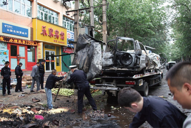 Nhiều năm qua, Trung Quốc luôn kết tội Phong trào Hồi giáo Đông Tukistan đã tiến hành nhiều vụ khủng bố ở Tân Cương, Bắc Kinh , Côn Minh. Trong ảnh: vụ đánh bom ở Urumqi ngày 22/5/2014 làm 39 người bị chết, 94 người bị thương (Ảnh: Tân Hoa xã) Nhiều năm qua, Trung Quốc luôn kết tội Phong trào Hồi giáo Đông Tukistan đã tiến hành nhiều vụ khủng bố ở Tân Cương, Bắc Kinh , Côn Minh. Trong ảnh: vụ đánh bom ở Urumqi ngày 22/5/2014 làm 39 người bị chết, 94 người bị thương (Ảnh: Tân Hoa xã)