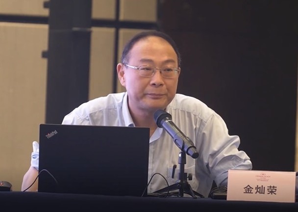 Ông Kim Sán Vinh diễn giảng hôm 11/11 tiết lộ việc lính Trung Quốc sử dụng vũ khí vi sóng để tấn công bức rút quân đội Ấn Độ ở biên giới (Ảnh: Dongfang) Ông Kim Sán Vinh diễn giảng hôm 11/11 tiết lộ việc lính Trung Quốc sử dụng vũ khí vi sóng để tấn công bức rút quân đội Ấn Độ ở biên giới (Ảnh: Dongfang)