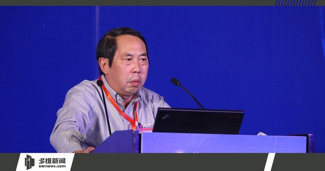 Giáo sư Thời Ân Hoằng, Chủ nhiệm Trung tâm nghiên cứu Mỹ, Học viện Quan hệ quốc tế, Đại học Nhân dân Trung Quốc (Ảnh: Dwnews).