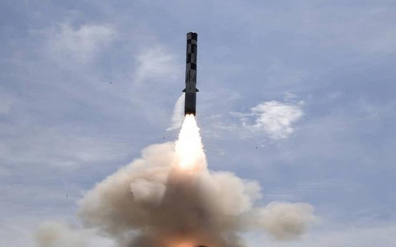 Ngày 24/11, Ấn Độ đã thử nghiệm thành công tên lửa siêu thanh BrahMos tăng tầm bắn (Ảnh: Dwnews).