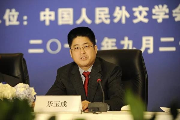 Thứ trưởng Ngoại giao Trung Quốc Lạc Ngọc Thành: "Việc gắn mác ngoại giao Chiến Lang cho Trung Quốc là phiên bản khác của thuyết mối đe dọa Trung Quốc (Ảnh: Apolo). Thứ trưởng Ngoại giao Trung Quốc Lạc Ngọc Thành: "Việc gắn mác ngoại giao Chiến Lang cho Trung Quốc là phiên bản khác của thuyết mối đe dọa Trung Quốc (Ảnh: Apolo).