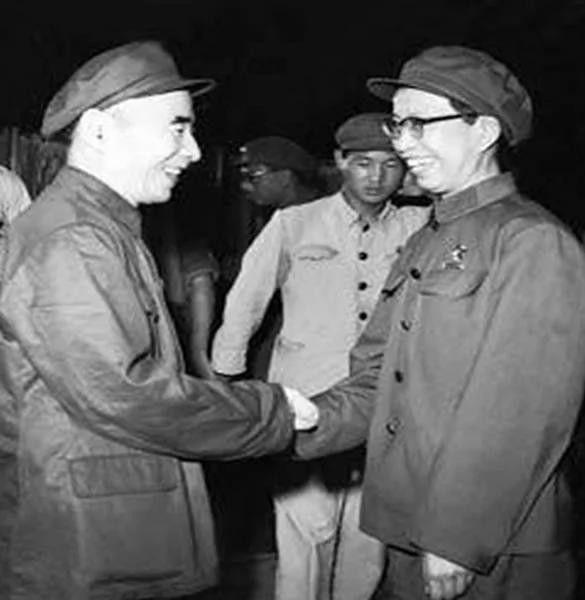 Ông Lâm Bưu và bà Giang Thanh, phu nhân ông Mao Trạch Đông (Ảnh: Lishi). Ông Lâm Bưu và bà Giang Thanh, phu nhân ông Mao Trạch Đông (Ảnh: Lishi).