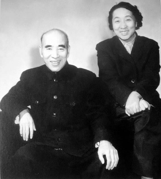 Ông Lâm Bưu và phu nhân, bà Diệp Quần (Ảnh: Lishi). Ông Lâm Bưu và phu nhân, bà Diệp Quần (Ảnh: Lishi).