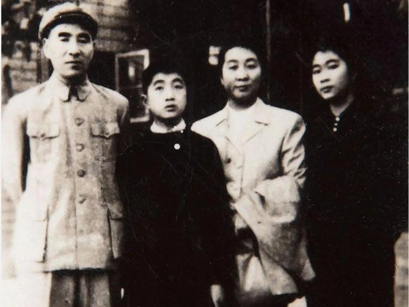 Gia đình Lâm Bưu (Ảnh: kanlishi).