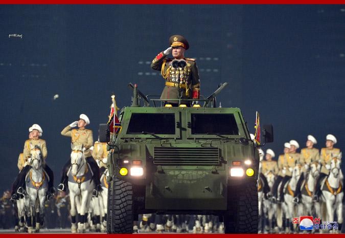 Nguyên soái Park Jung-cheon Tổng Tham mưu trưởng Quân đội Nhân dân Triều Tiên chỉ huy cuộc duyệt binh (Ảnh KCNA),