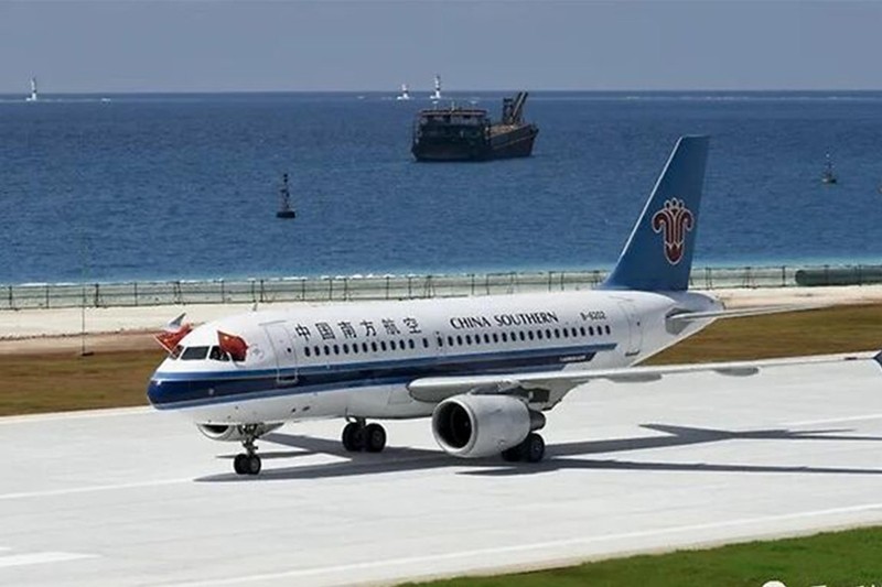 Máy bay khách của hãng Hàng không Phương Nam (Quảng Đông) hạ cánh xuống sân bay Vành Khăn (Dwnews). Máy bay khách của hãng Hàng không Phương Nam (Quảng Đông) hạ cánh xuống sân bay Vành Khăn (Dwnews).