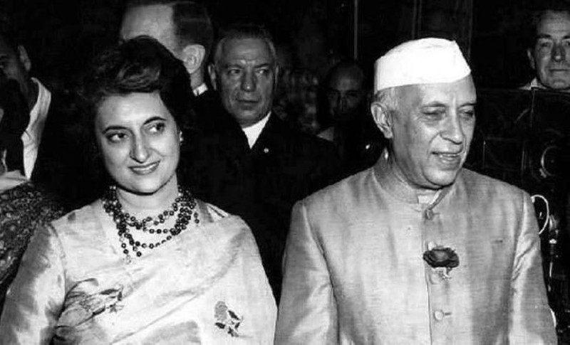 Jawaharlal Nehru và con gái Gandhi (Ảnh: Pinterest). Jawaharlal Nehru và con gái Gandhi (Ảnh: Pinterest).