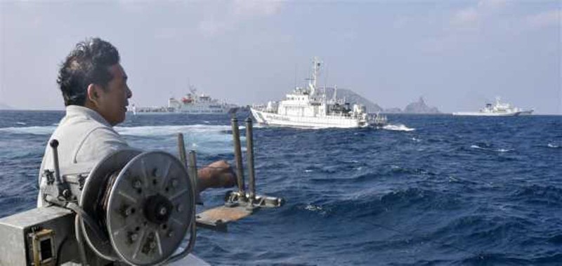 Các tàu hai bên quây nhau trên biển (Ảnh: nhjd.net).