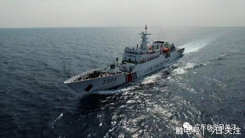 Tàu Hải Cảnh 3304 bám đuôi tàu USNS Impeccable (Ảnh: JRGZ).