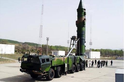 Tháng 8/2020, Trung Quốc lần đầu tiên phóng tên lửa đạn đạo tầm trung Dongfeng-21D ra Biển Đông khi diễn tập (Ảnh: Sina).