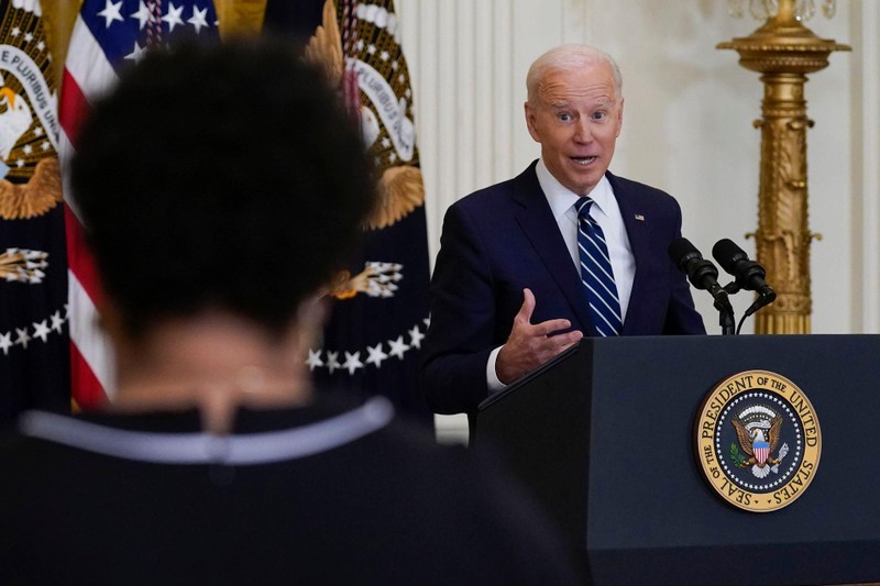 Tổng thống Joe Biden trả lời các phóng viên tại cuộc họp báo (Ảnh: AP).