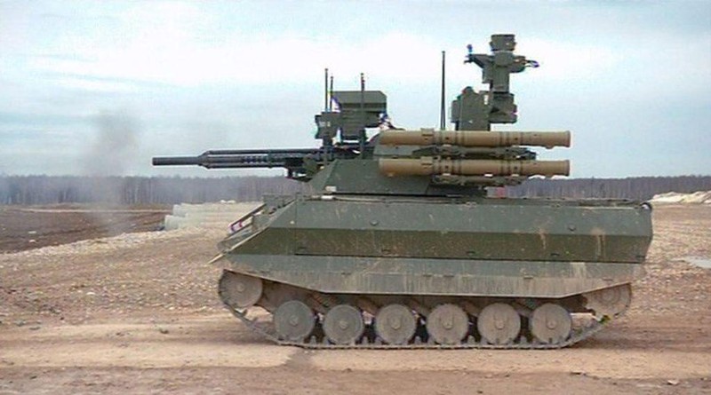 Xe robot chiến đấu đang hành tiến (Ảnh: Sohu). Xe robot chiến đấu đang hành tiến (Ảnh: Sohu).