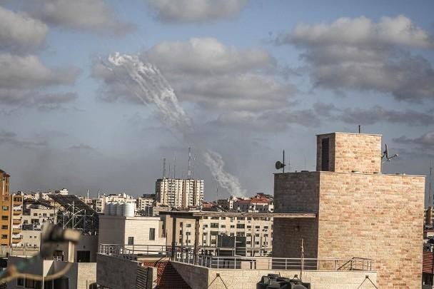 Lực lượng Hamas tiếp tục phóng nhiều tên lửa sang Israel (Ảnh: Getty).