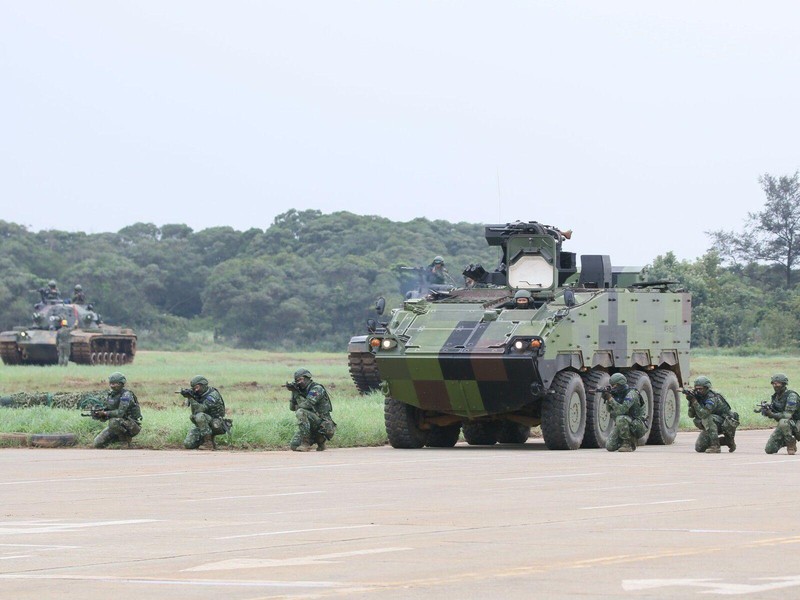 Binh sĩ Đài Loan huấn luyện trong căn cứ Hồ Khẩu ở Tân Trúc (Ảnh: Dwnews).