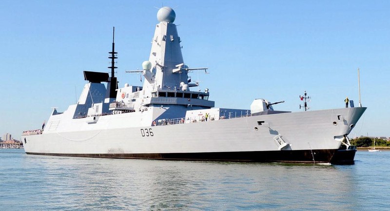 Tàu khu trục Anh HMS Defender - "nhân vật chính" trong vụ việc (Ảnh: Sputnik).