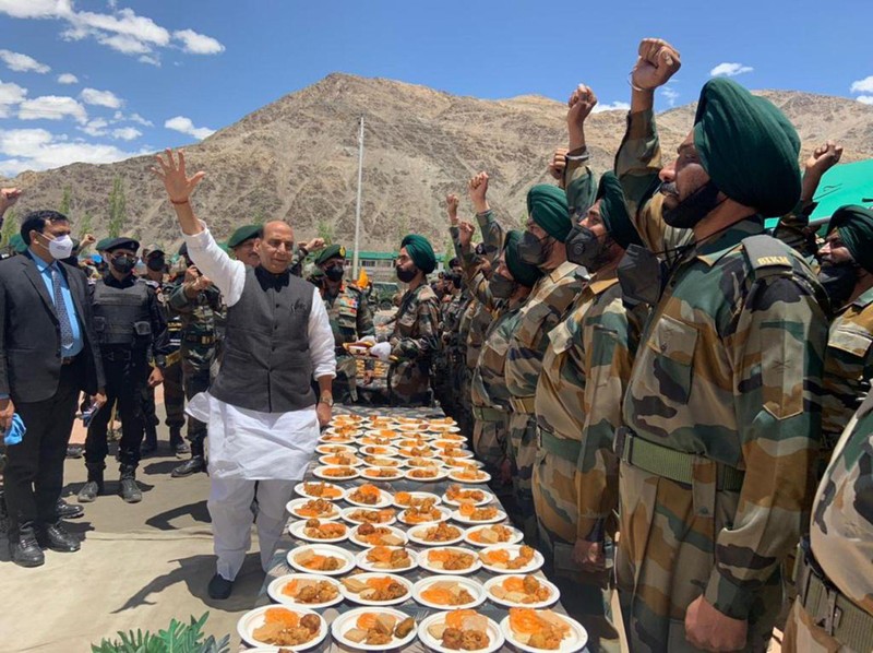 Bộ trưởng Quốc phòng Ấn Độ Rajnath Singh bắt đầu chuyến thị sát khu vực Ladakh ở biên giới Trung - Ấn từ 27/6 (Ảnh: Indian Army).
