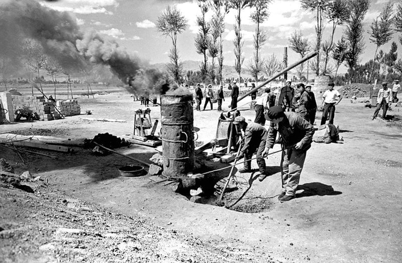 Khắp nới Trung Quốc đua nhau mở các lò luyện thép trong phong trào Đại nhảy vọt (Ảnh: VCG).