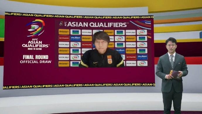 Ông Lý Thiết tham gia lễ bốc thăm qua cầu truyền hình (Ảnh: Sohu).