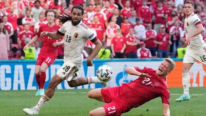 Chính phủ Đan Mạch kêu gọi 4 ngàn người đã ra nước ngoài xem bóng đá cần đi xét nghiệm SARS-CoV-2 (Ảnh: AP). Chính phủ Đan Mạch kêu gọi 4 ngàn người đã ra nước ngoài xem bóng đá cần đi xét nghiệm SARS-CoV-2 (Ảnh: AP).