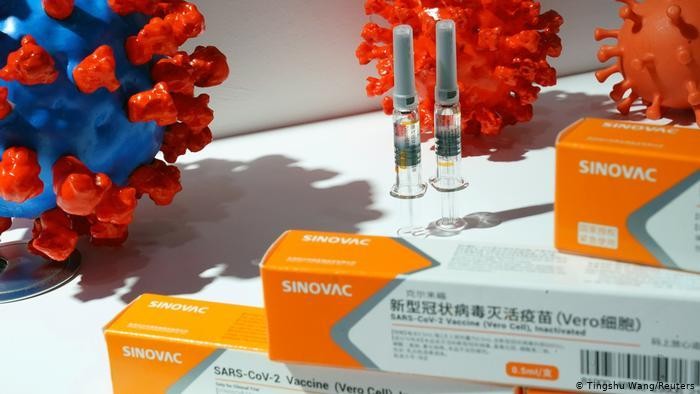 Vaccine Sinovac của Trung Quốc chưa được Singapore đưa vào kế hoạch tiêm chủng quốc gia (Ảnh: Deutsche Welle).