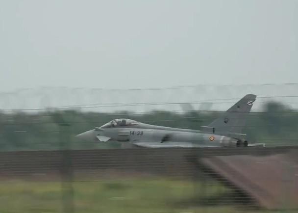 Máy bay Typhoon của Không quân Tây Ban Nha cất cánh (Ảnh: Đông Phương)