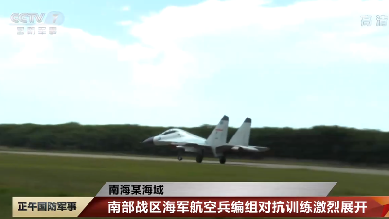 Chiếc J-11BH đang cất cánh (Ảnh: CCTV).
