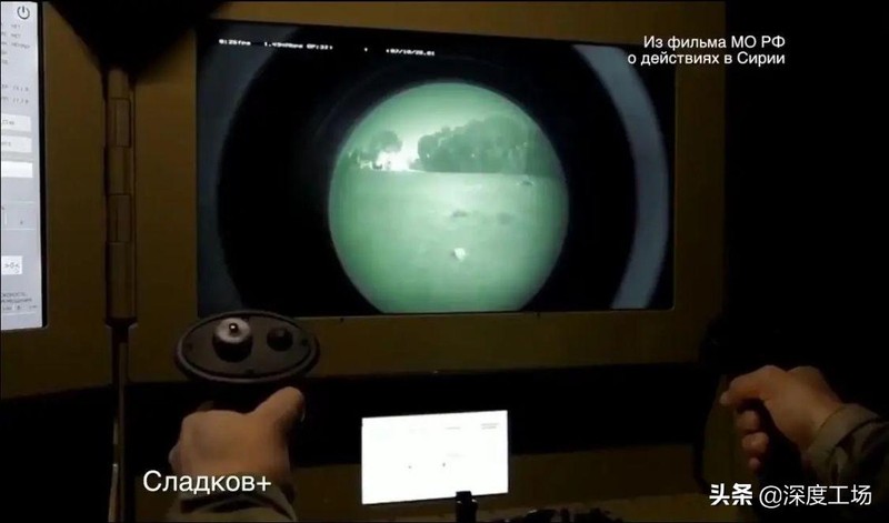 Lính Nga điều khiển xe robot chiến đấu trên xe chỉ huy từ xa (Ảnh: toutiao).