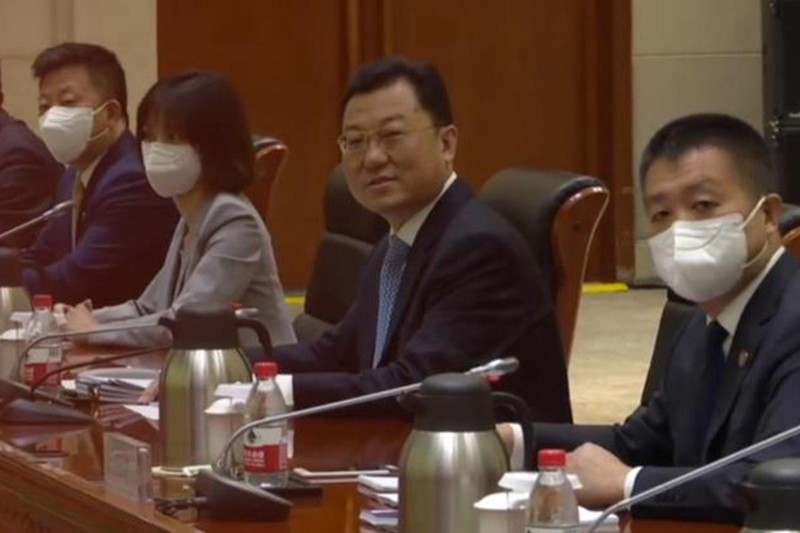 Ông Tạ Phong (thứ 2, phải qua) tại cuộc hội đàm (Ảnh: Dwnews).