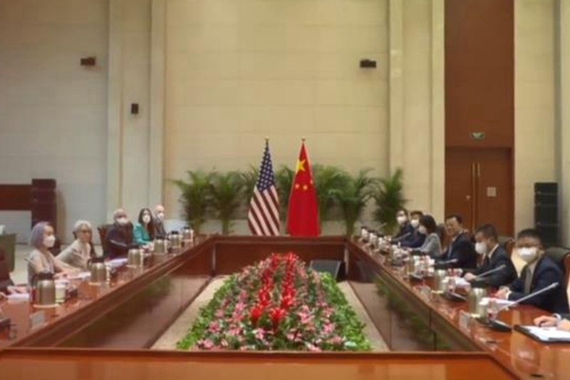 Hội đàm kín giữa hai đoàn Mỹ, Trung Quốc do bà Sherman và ông Tạ Phong dẫn đầu (Ảnh: Dwnews).