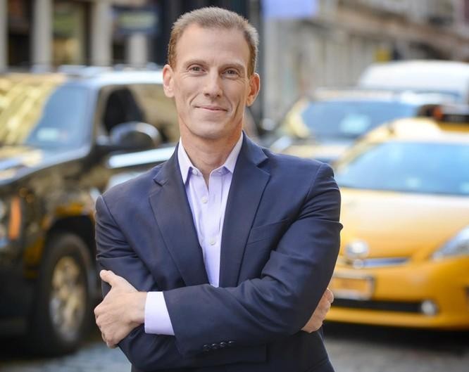 Nhà nghiên cứu Jamie Metzl: ngăn cản điều tra là một sự xúc phạm đối với tất cả những người đã chết trong thảm kịch có thể tránh được này và các thành viên gia đình của họ (Ảnh: AP).