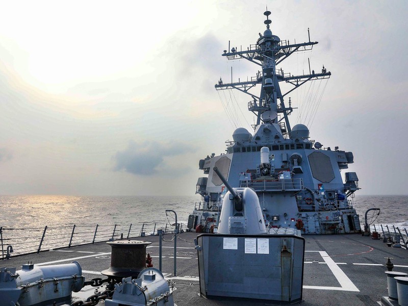 Khu trục hạm USS Benfold của Mỹ hôm 28/7 đã đi qua eo biển Đài Loan bất chấp Trung Quốc phản đối (Ảnh: HĐ7).