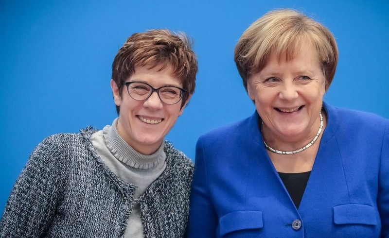 Thủ tướng Angela Merkel và Bộ trưởng Quốc phòng Annegret Karrenbauer (Ảnh: DPA).