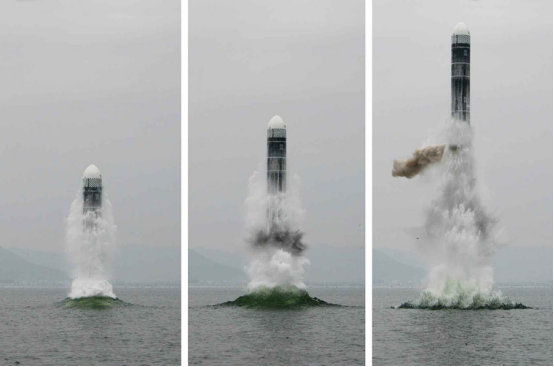 Tên lửa JL-2 được phóng thử từ tàu ngầm (Ảnh: sina).