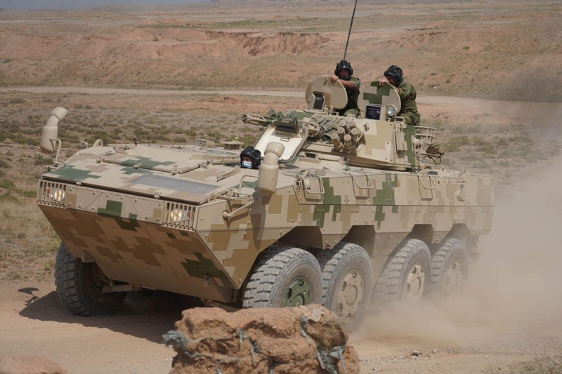 Binh sĩ Nga sử dụng xe chiến đấu Trung Quốc (Ảnh: BQPTQ). Binh sĩ Nga sử dụng xe chiến đấu Trung Quốc (Ảnh: BQPTQ).