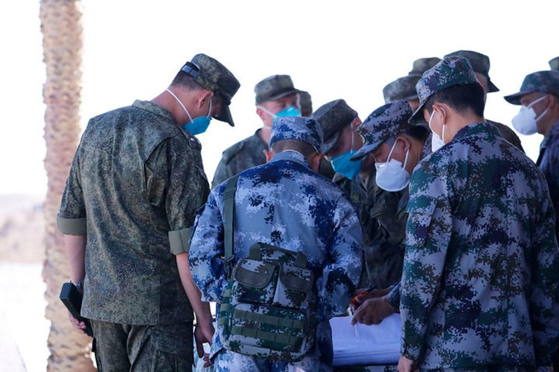 Các sĩ quan hai bên cùng trao đổi về kế hoạch tác chiến (Ảnh: BQPTQ). Các sĩ quan hai bên cùng trao đổi về kế hoạch tác chiến (Ảnh: BQPTQ).