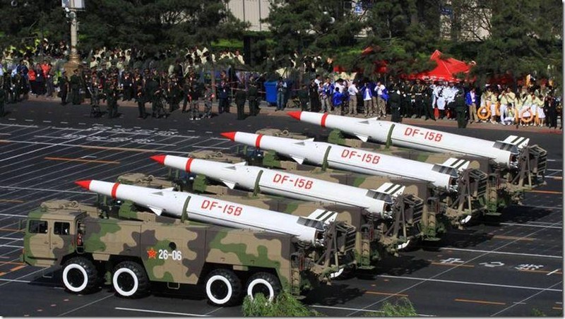 Các tên lửa DF-15B tham gia diễu bình (Ảnh: Sina).
