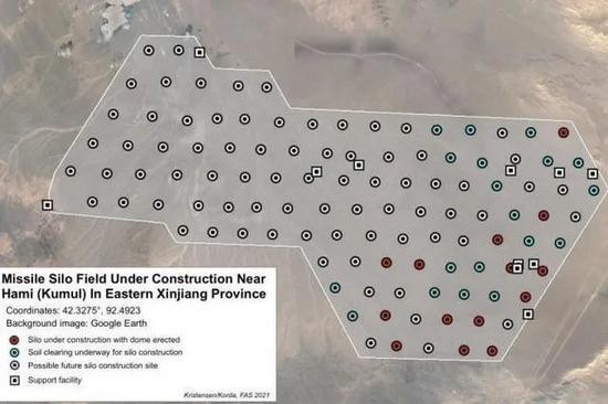 Ảnh vệ tinh chụp hàng trăm giếng phóng tên lửa liên lục địa ở gần Hami, đông Tân Cương (Ảnh: Chinatimes).