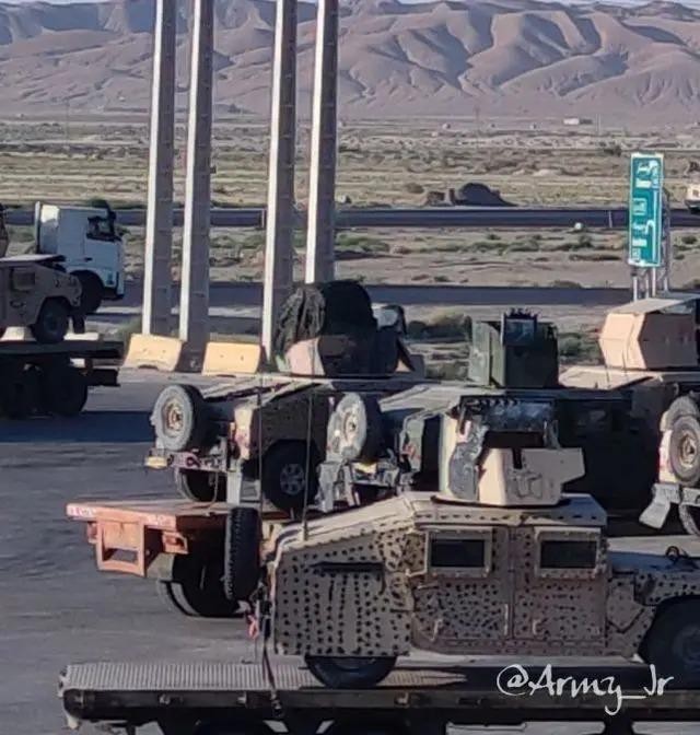 Các xe tải Iran "cõng" các xe quân sự Mỹ (Ảnh: 163).