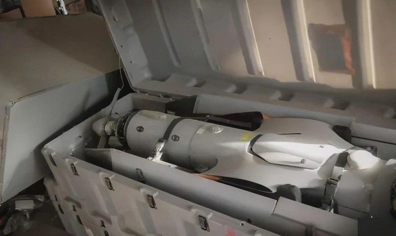 Máy bay không người lái trinh sát Mỹ còn nguyên hộp (Ảnh: Đông Phương).