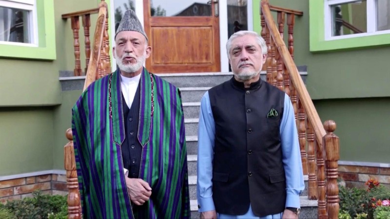 Cựu Tổng thống Hamid Karzai (trái) và nhiếp chính Abdulla, hai nhân vật quan trọng của chính thể cũ cuối cùng đều bị Taliban loại khỏi thành phần chính phủ (Ảnh: Dwnews). Cựu Tổng thống Hamid Karzai (trái) và nhiếp chính Abdulla, hai nhân vật quan trọng của chính thể cũ cuối cùng đều bị Taliban loại khỏi thành phần chính phủ (Ảnh: Dwnews).